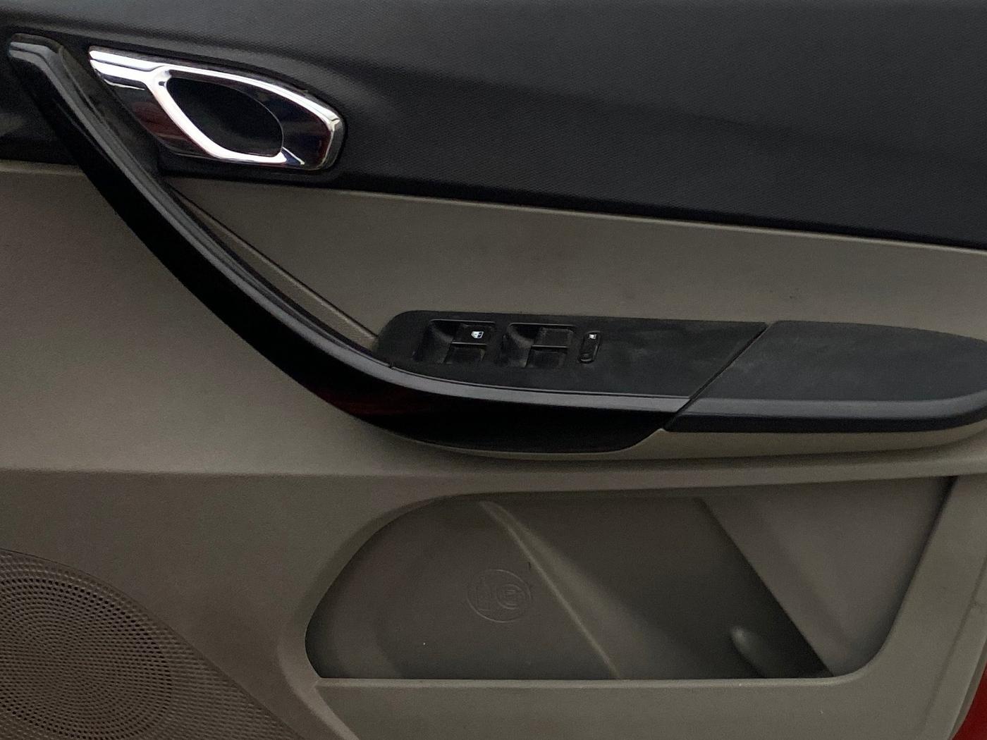 2019 Tata Tiago XZ PETROL, Petrol, Manual, 1,29,901 km, Driver Side Door Panels Control
