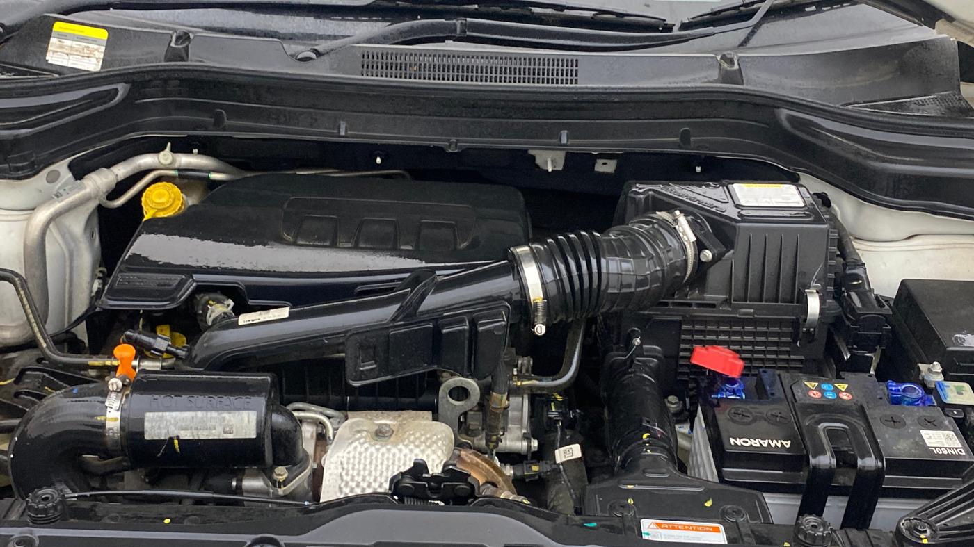 2023 Mahindra XUV300 W6 1.2 PETROL, Petrol, Manual, 25,160 km, Engine View