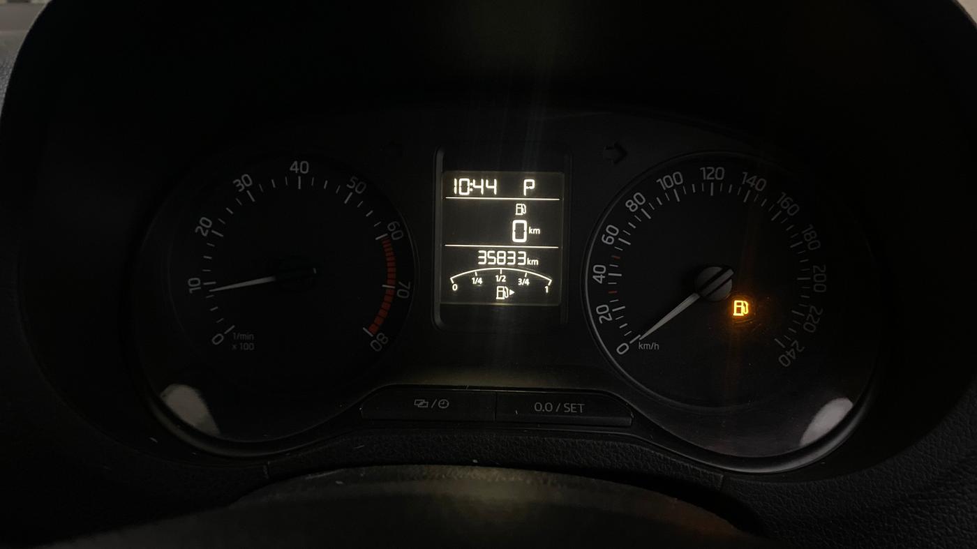 2016 Skoda Rapid AMBITION 1.6 MPI AT, Petrol, Automatic, 35,833 km, Odometer Image