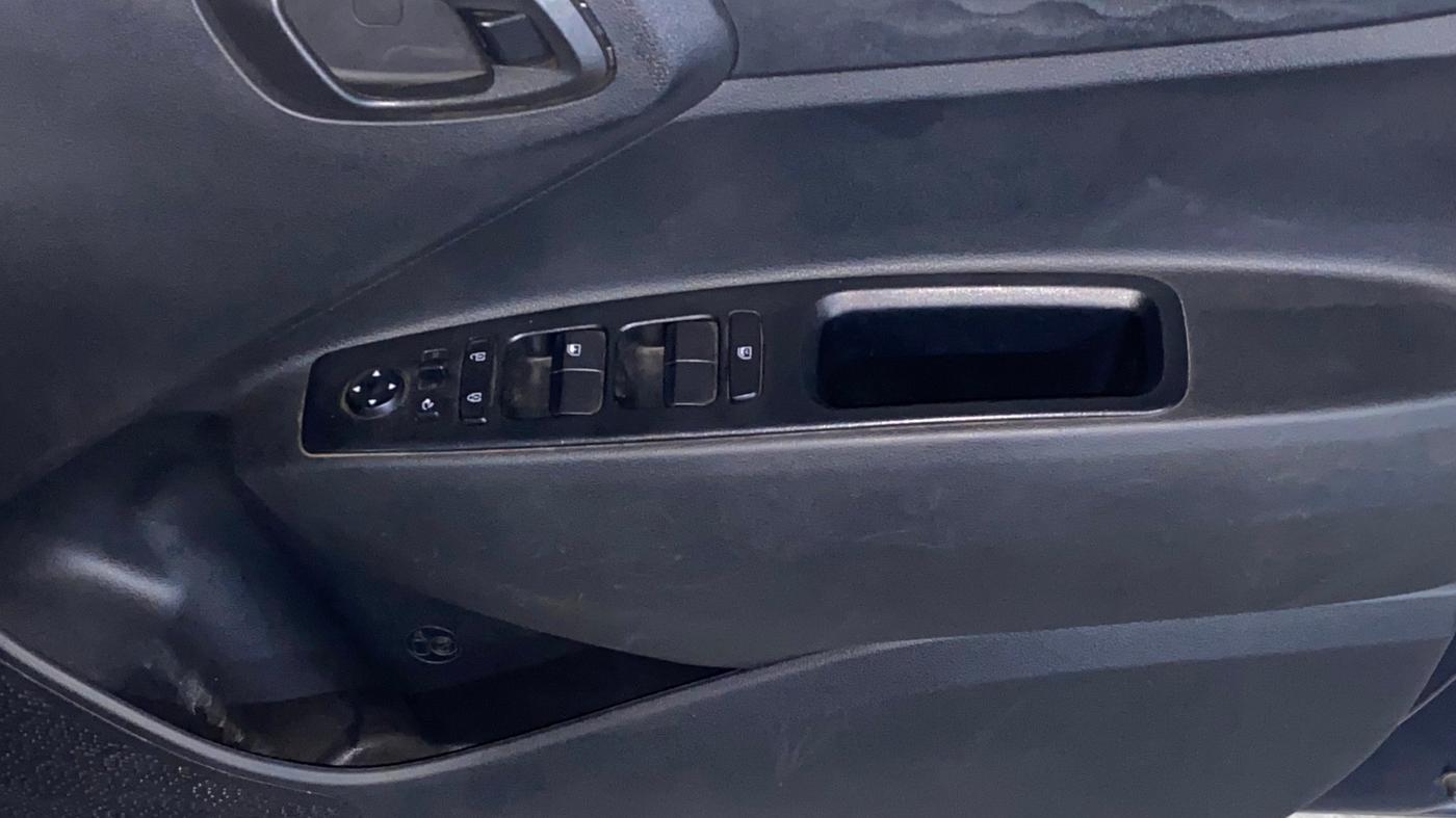 2022 Hyundai GRAND I10 NIOS MAGNA CORPORATE EDITION 1.2 KAPPA VTVT, Petrol, Manual, 27,855 km, Driver Side Door Panels Control