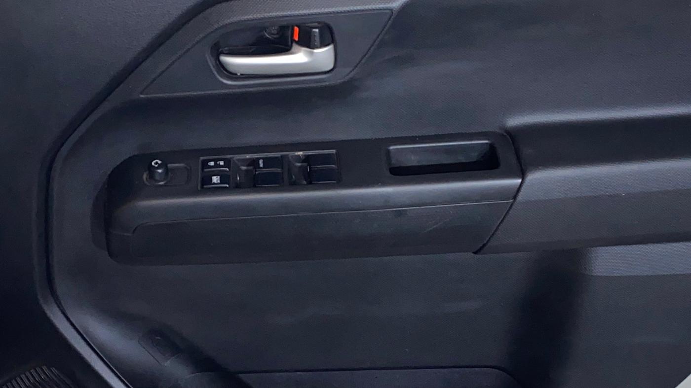 2019 Maruti New Wagon-R VXI 1.2, Petrol, Manual, 47,875 km, Driver Side Door Panels Control