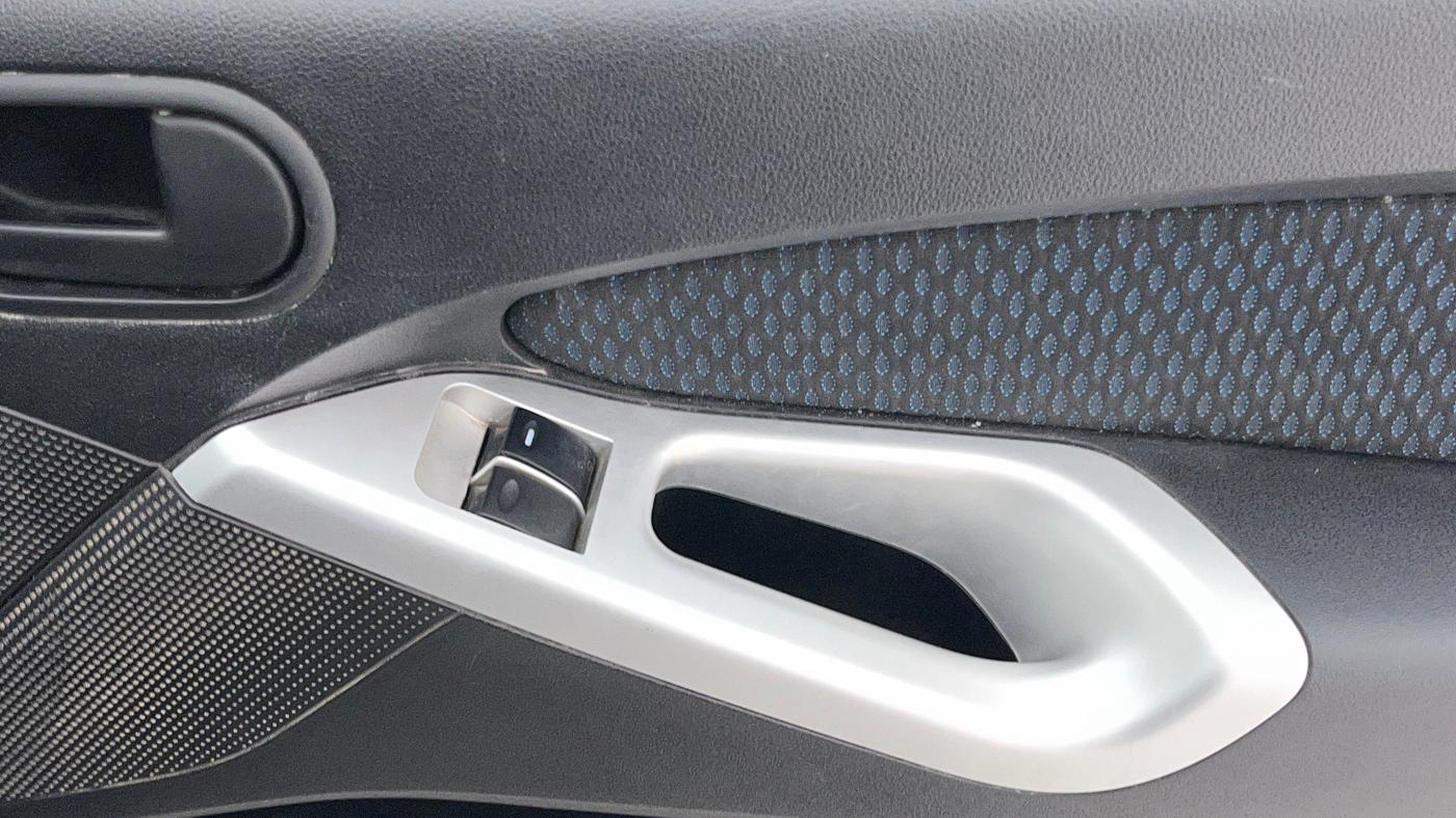 2013 Ford Figo TITANIUM 1.2 PETROL, Petrol, Manual, 63,801 km, Driver Side Door Panels Control