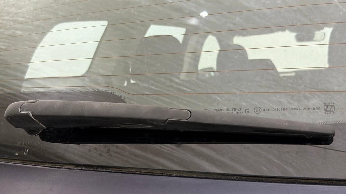 2022 Mahindra XUV700 AX 5 P AT 5 STR, Petrol, Automatic, 58,618 km, Rear Wiper