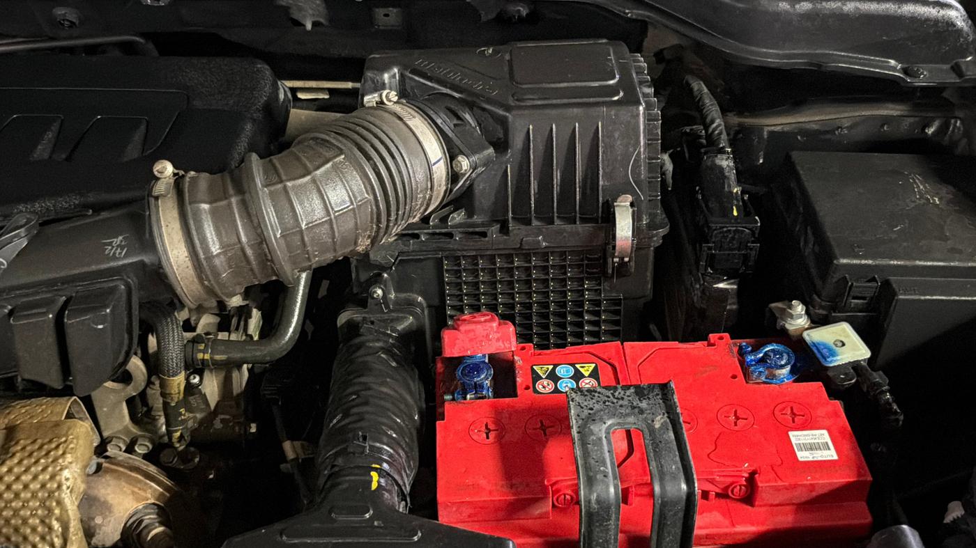 2023 Mahindra XUV300 W8 (O) 1.2 PETROL, Petrol, Manual, 48,101 km, Engine View - Left
