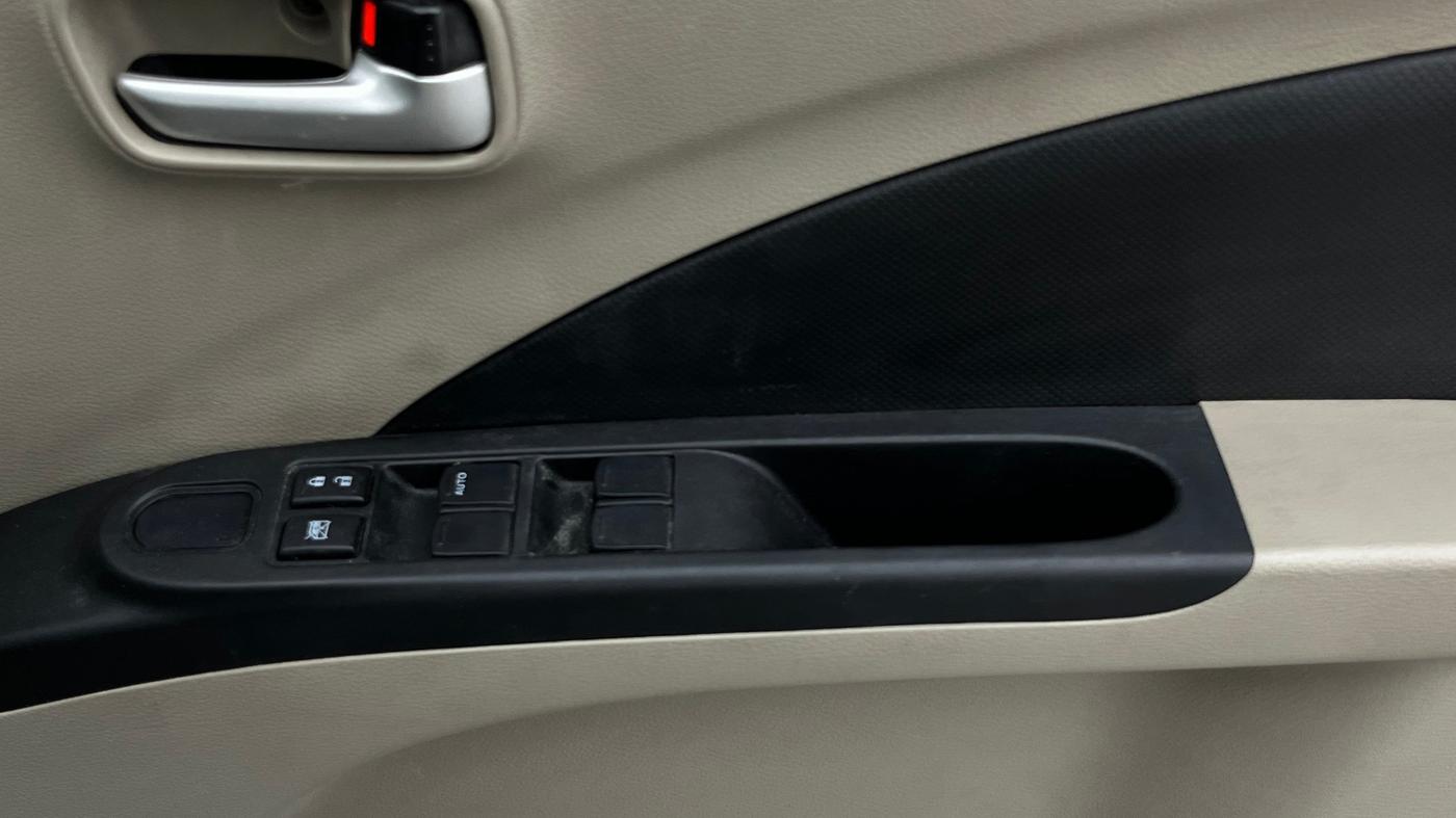 2017 Maruti Celerio VXI (O), Petrol, Manual, 34,375 km, Driver Side Door Panels Control