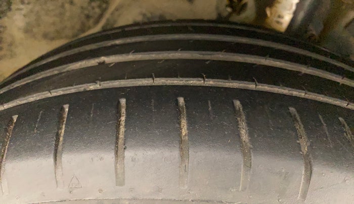 2017 Maruti Baleno ZETA DIESEL 1.3, Diesel, Manual, 82,980 km, Right Front Tyre Tread