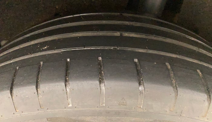 2017 Maruti Baleno ZETA DIESEL 1.3, Diesel, Manual, 82,980 km, Left Rear Tyre Tread