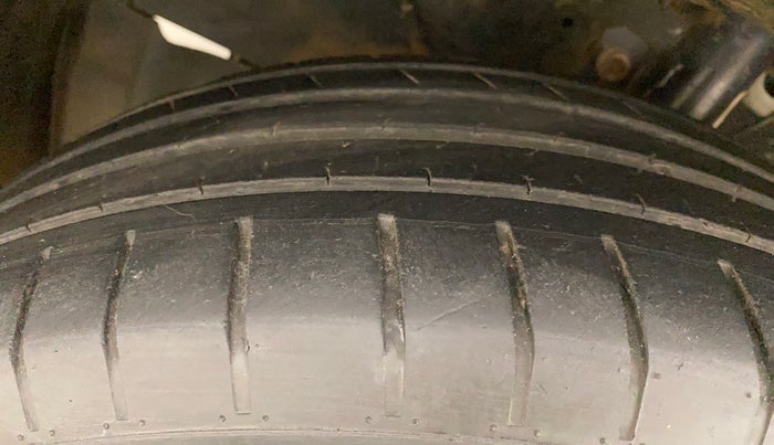 2017 Maruti Baleno ZETA DIESEL 1.3, Diesel, Manual, 82,980 km, Left Front Tyre Tread
