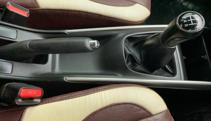 2017 Maruti Baleno ZETA DIESEL 1.3, Diesel, Manual, 82,980 km, Gear Lever
