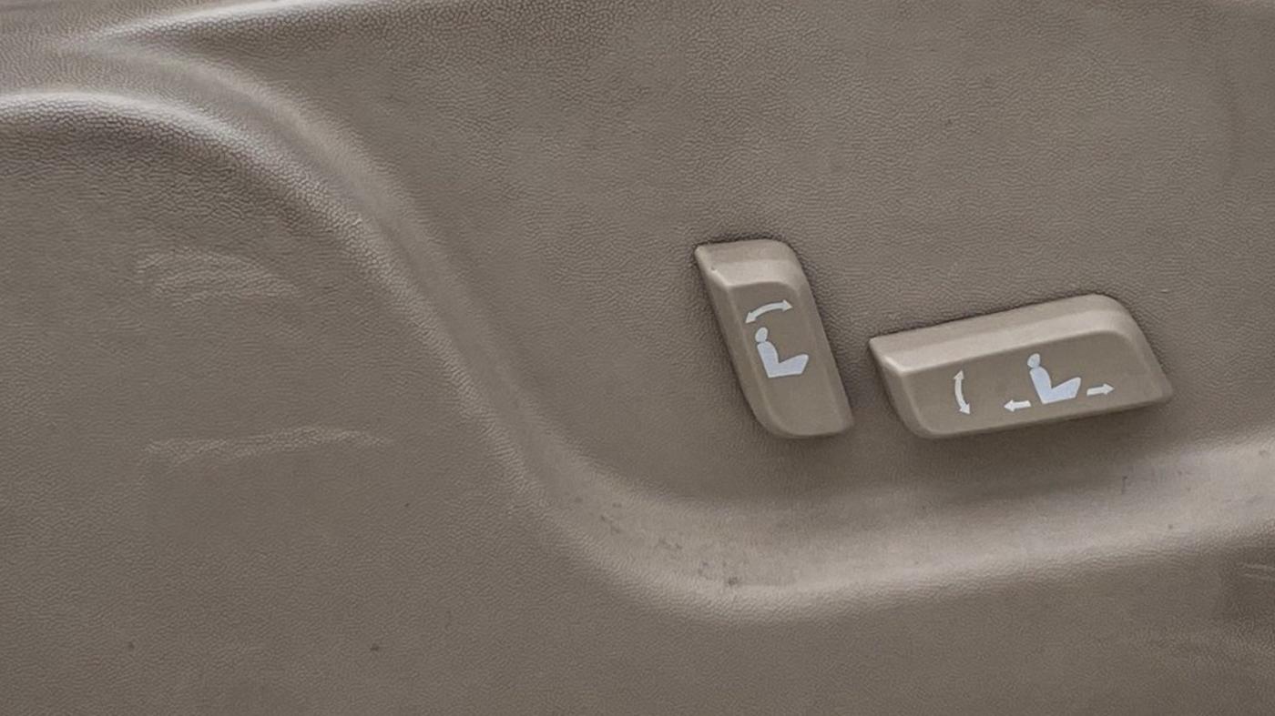 2017 Mahindra XUV500 W10 AT, Diesel, Automatic, 96,630 km, Driver Side Adjustment Panel