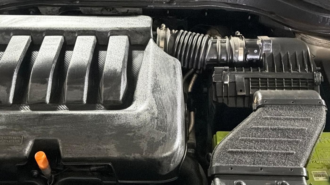 2022 Mahindra XUV700 AX 7 P AT 7 STR, Petrol, Automatic, 56,055 km, Engine View - Left