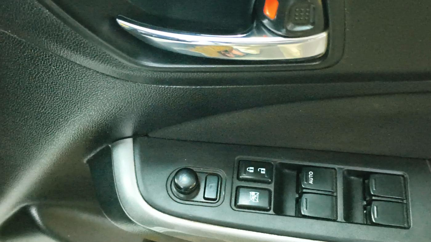 2018 Maruti Swift ZXI, Petrol, Manual, 91,044 km, Driver Side Door Panels Control