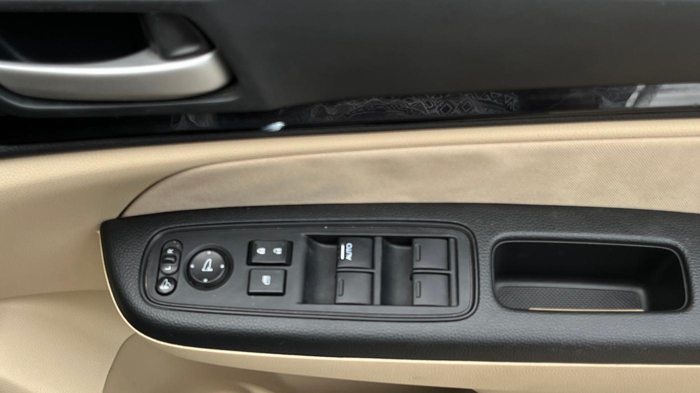 2018 Honda Amaze 1.2L I-VTEC V CVT, Petrol, Automatic, 51,348 km, Driver Side Door Panels Control