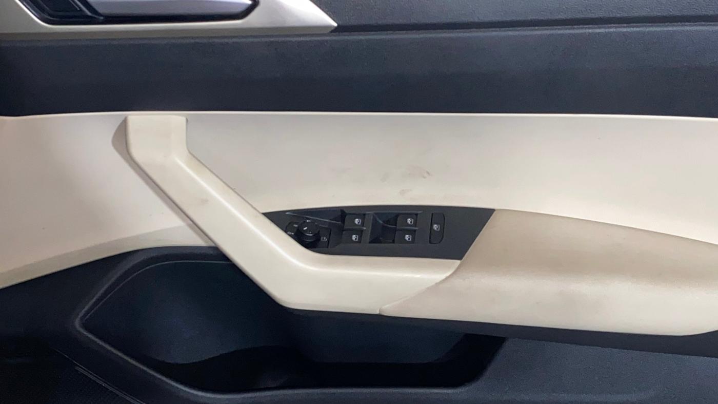 2023 Volkswagen VIRTUS HIGHLINE TSI 1.0 MT, Petrol, Manual, 6,278 km, Driver Side Door Panels Control