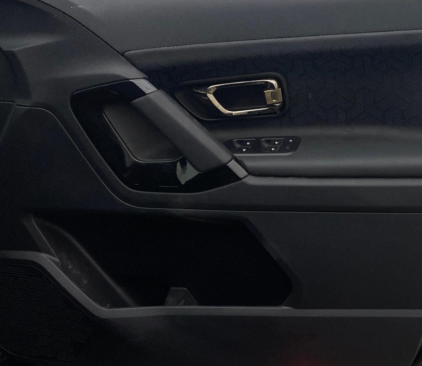 2023 Tata Safari ADVENTURE PLUS DARK EDITION, Diesel, Manual, 17,924 km, Driver Side Door Panels Control