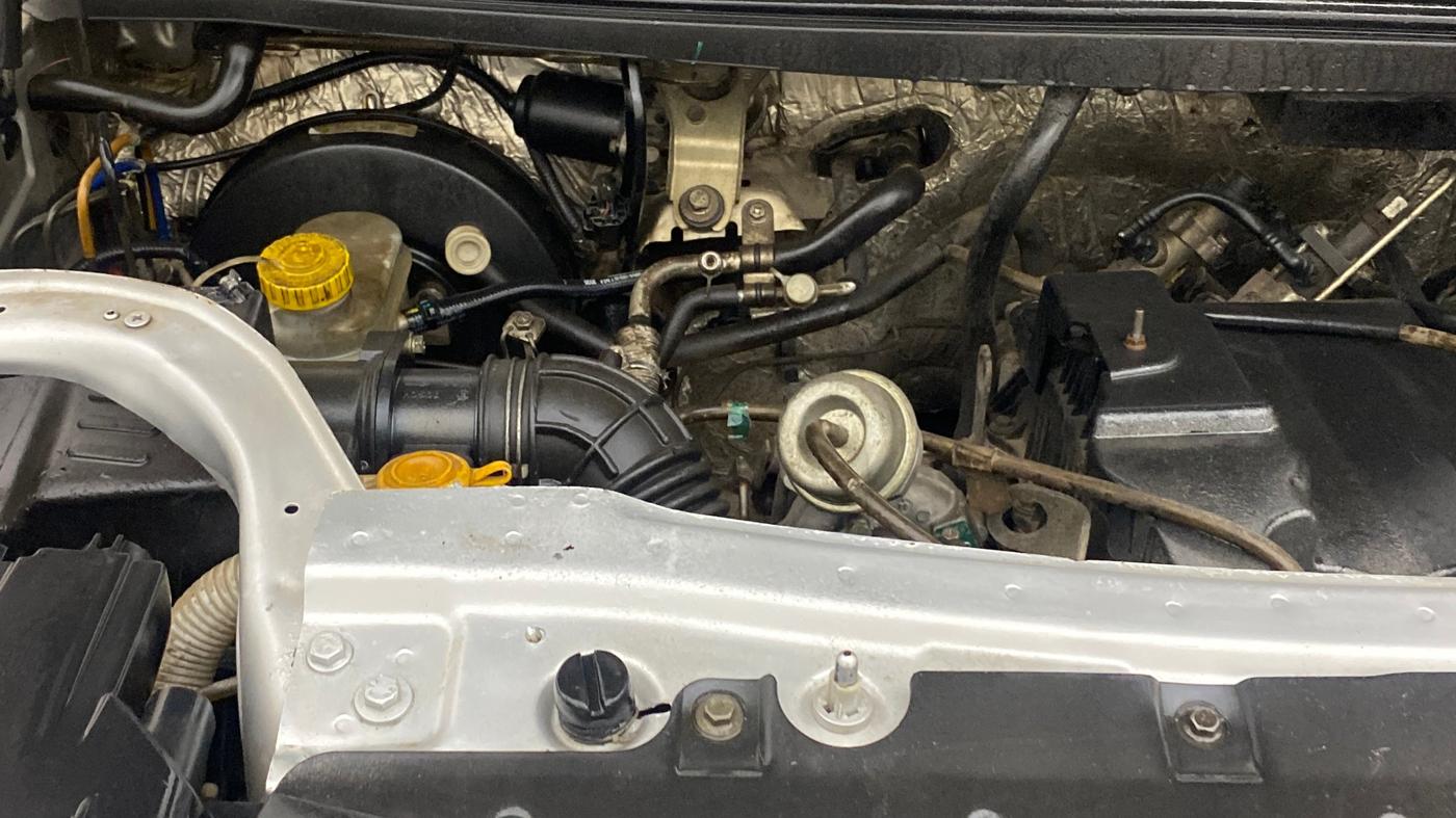 2018 Mahindra TUV300 T8, Diesel, Manual, 1,10,291 km, Engine View - Right