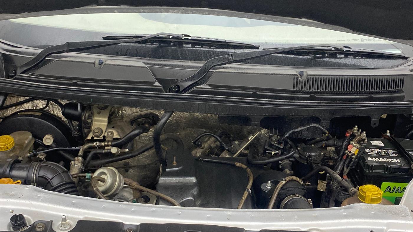 2018 Mahindra TUV300 T8, Diesel, Manual, 1,10,291 km, Engine View