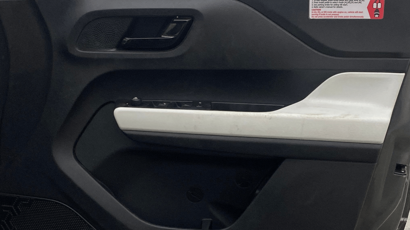 2022 Tata PUNCH ACCOMPLISHED AMT, Petrol, Automatic, 67,675 km, Driver Side Door Panels Control
