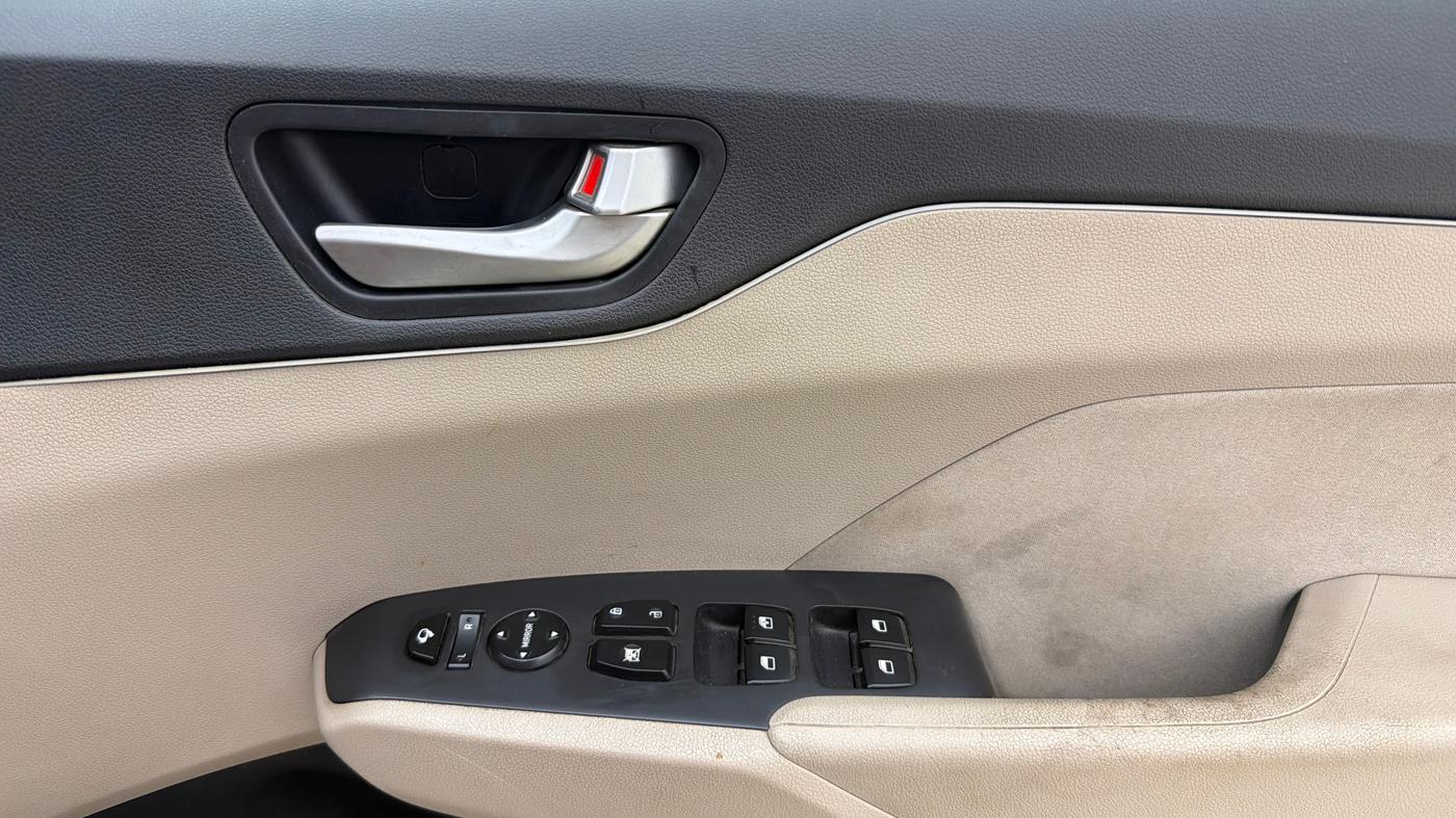 2020 Hyundai Verna SX 1.5 VTVT IVT, Petrol, Automatic, 68,332 km, Driver Side Door Panels Control
