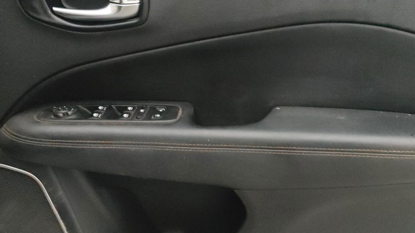 2018 Jeep Compass LIMITED (O) 2.0 DIESEL, Diesel, Manual, 1,14,877 km, Driver Side Door Panels Control