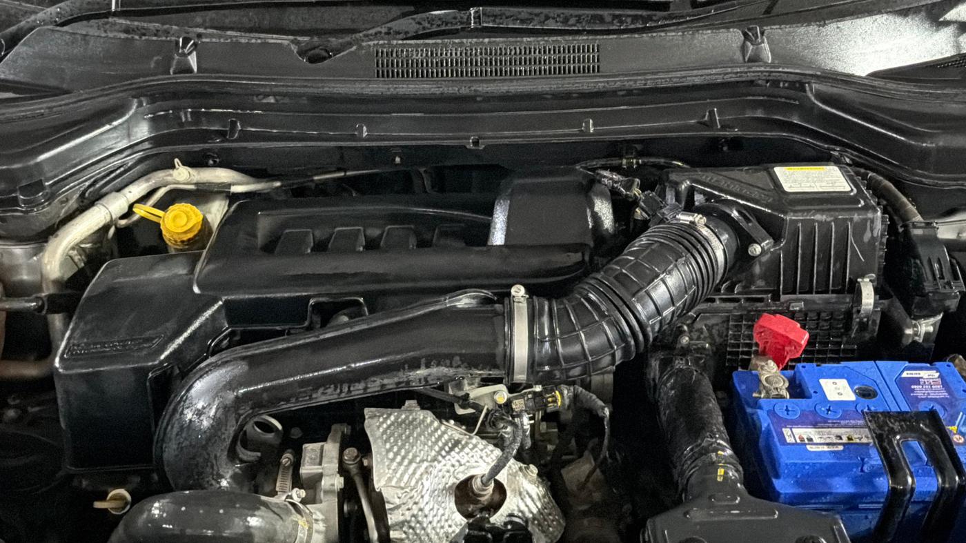 2021 Mahindra XUV300 W8 (O) 1.5 DIESEL, Diesel, Manual, 56,185 km, Engine View