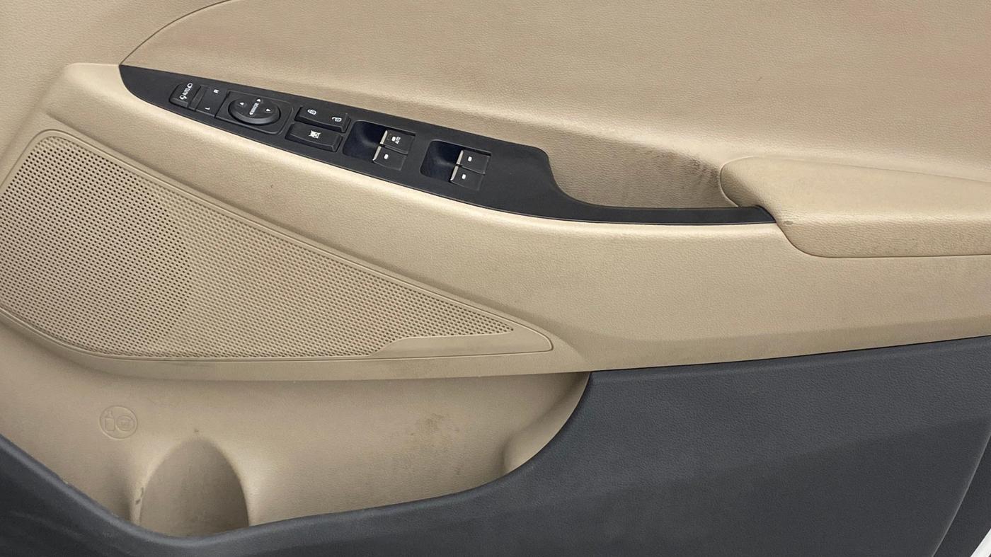 2019 Hyundai Tucson GLS 2WD AT PETROL, Petrol, Automatic, 1,35,403 km, Driver Side Door Panels Control