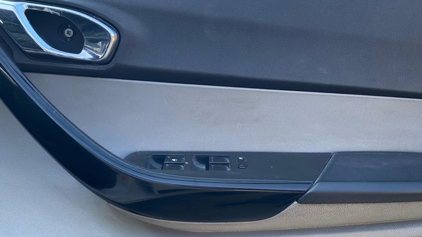 2020 Tata Tiago XZ PETROL, Petrol, Manual, 92,883 km, Driver Side Door Panels Control