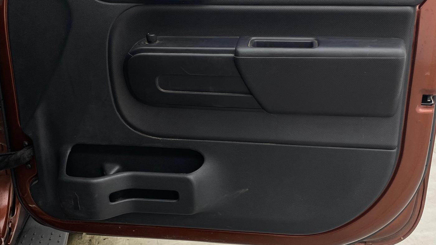 2022 Mahindra Thar LX PETROL HT 4WD AT, Petrol, Automatic, 31,431 km, Driver Side Door Panels Control