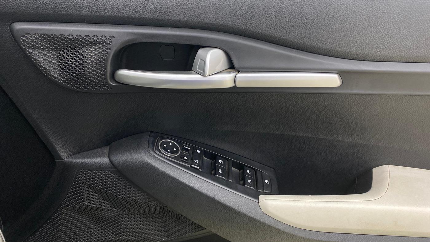 2023 KIA SELTOS HTK PLUS 1.5 DIESEL IMT, Diesel, Manual, 58,735 km, Driver Side Door Panels Control
