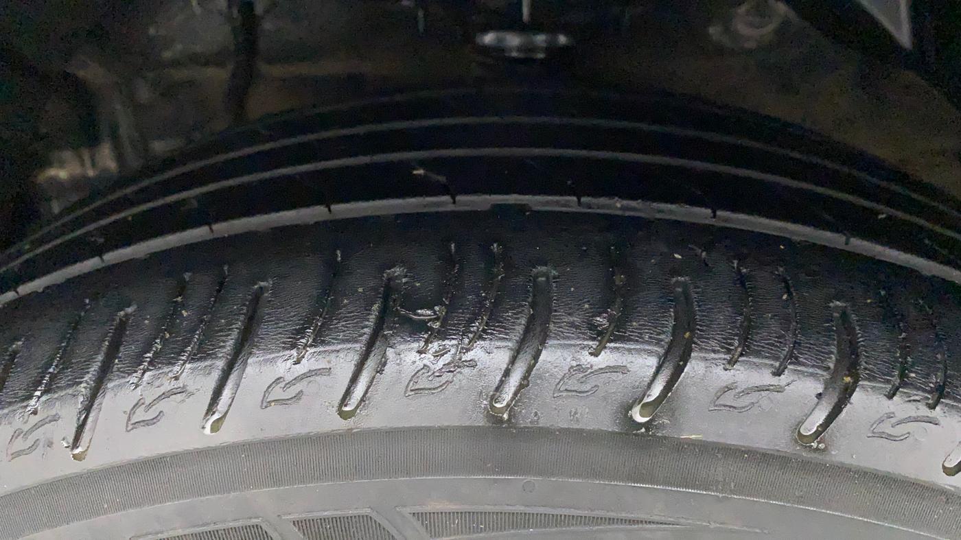 2020 Mahindra XUV300 W8 1.2 PETROL, Petrol, Manual, 55,334 km, Left Front Tyre Tread