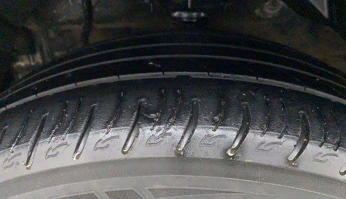 2020 Mahindra XUV300 W8 1.2 PETROL, Petrol, Manual, 55,334 km, Left Front Tyre Tread