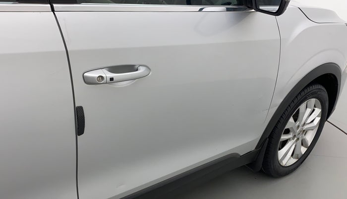 2020 Mahindra XUV300 W8 1.2 PETROL, Petrol, Manual, 55,334 km, Driver-side door - Slightly dented