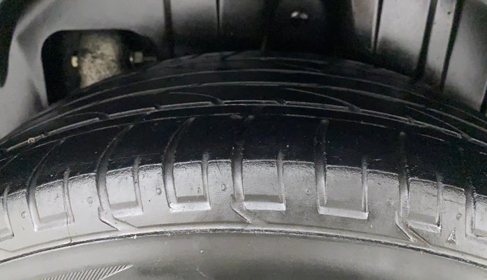 2020 Mahindra XUV300 W8 1.2 PETROL, Petrol, Manual, 55,334 km, Left Rear Tyre Tread