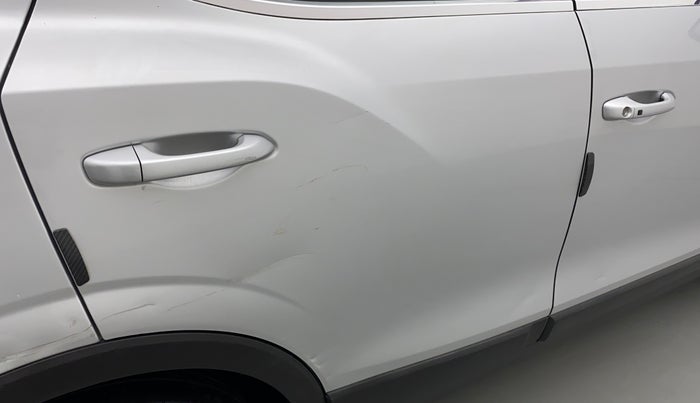 2020 Mahindra XUV300 W8 1.2 PETROL, Petrol, Manual, 55,334 km, Right rear door - Slightly dented