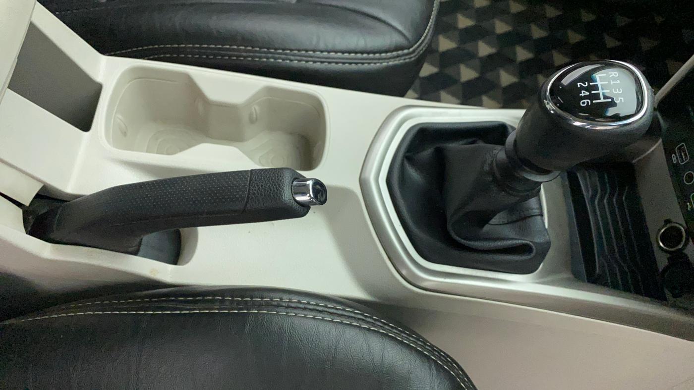 2020 Mahindra XUV300 W8 1.2 PETROL, Petrol, Manual, 55,334 km, Gear Lever