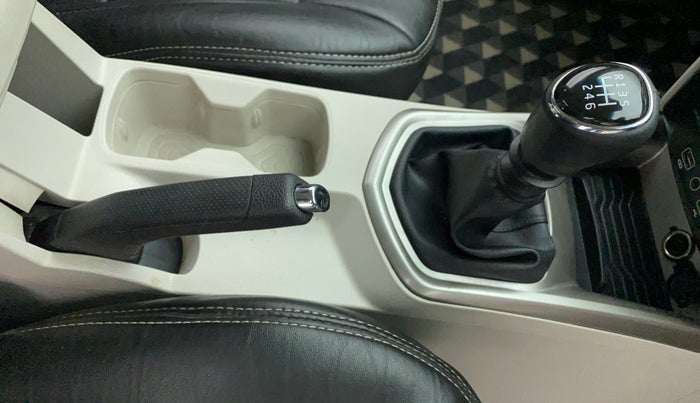 2020 Mahindra XUV300 W8 1.2 PETROL, Petrol, Manual, 55,334 km, Gear Lever