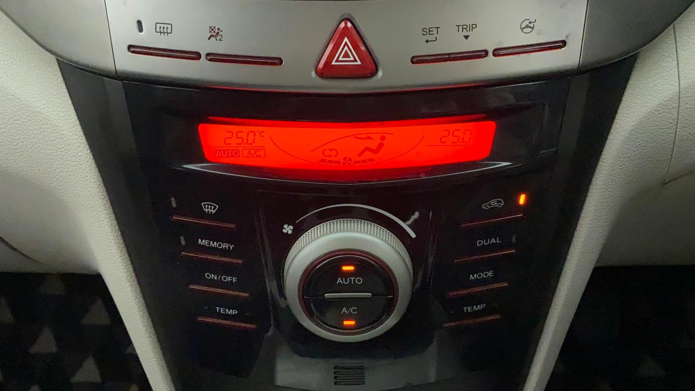 2020 Mahindra XUV300 W8 1.2 PETROL, Petrol, Manual, 55,334 km, Automatic Climate Control