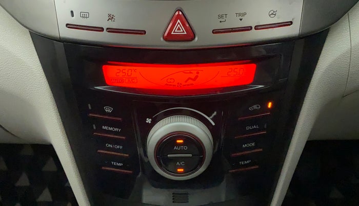 2020 Mahindra XUV300 W8 1.2 PETROL, Petrol, Manual, 55,334 km, Automatic Climate Control
