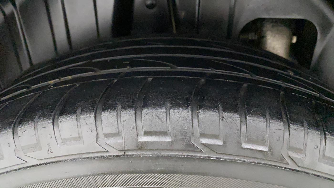 2020 Mahindra XUV300 W8 1.2 PETROL, Petrol, Manual, 55,334 km, Right Rear Tyre Tread