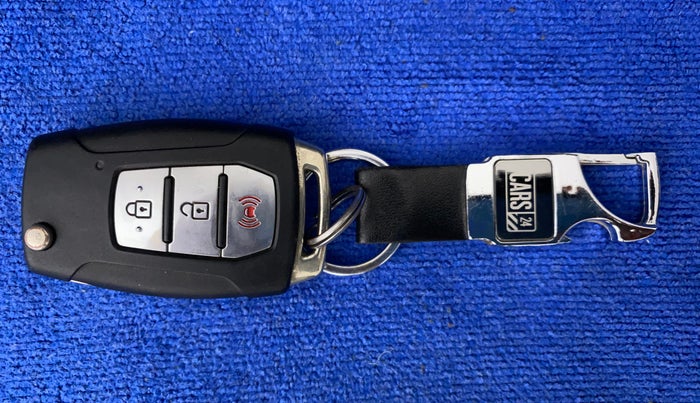 2020 Mahindra XUV300 W8 1.2 PETROL, Petrol, Manual, 55,334 km, Key Close Up