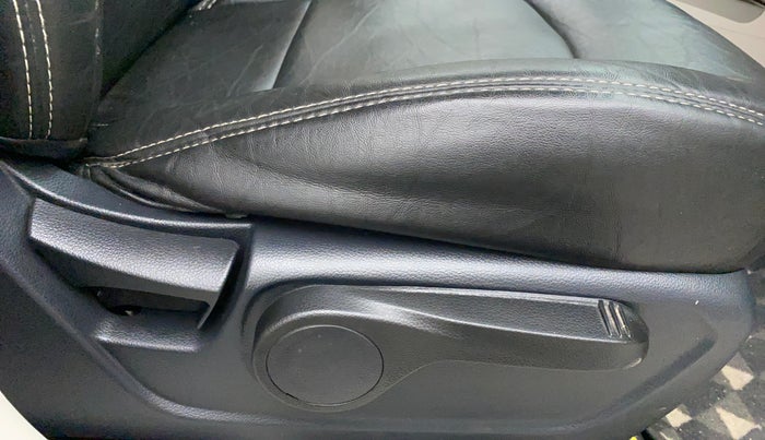 2020 Mahindra XUV300 W8 1.2 PETROL, Petrol, Manual, 55,334 km, Driver Side Adjustment Panel