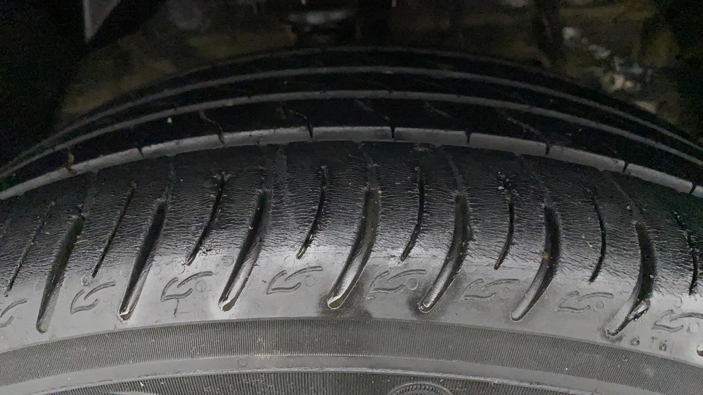 2020 Mahindra XUV300 W8 1.2 PETROL, Petrol, Manual, 55,334 km, Right Front Tyre Tread
