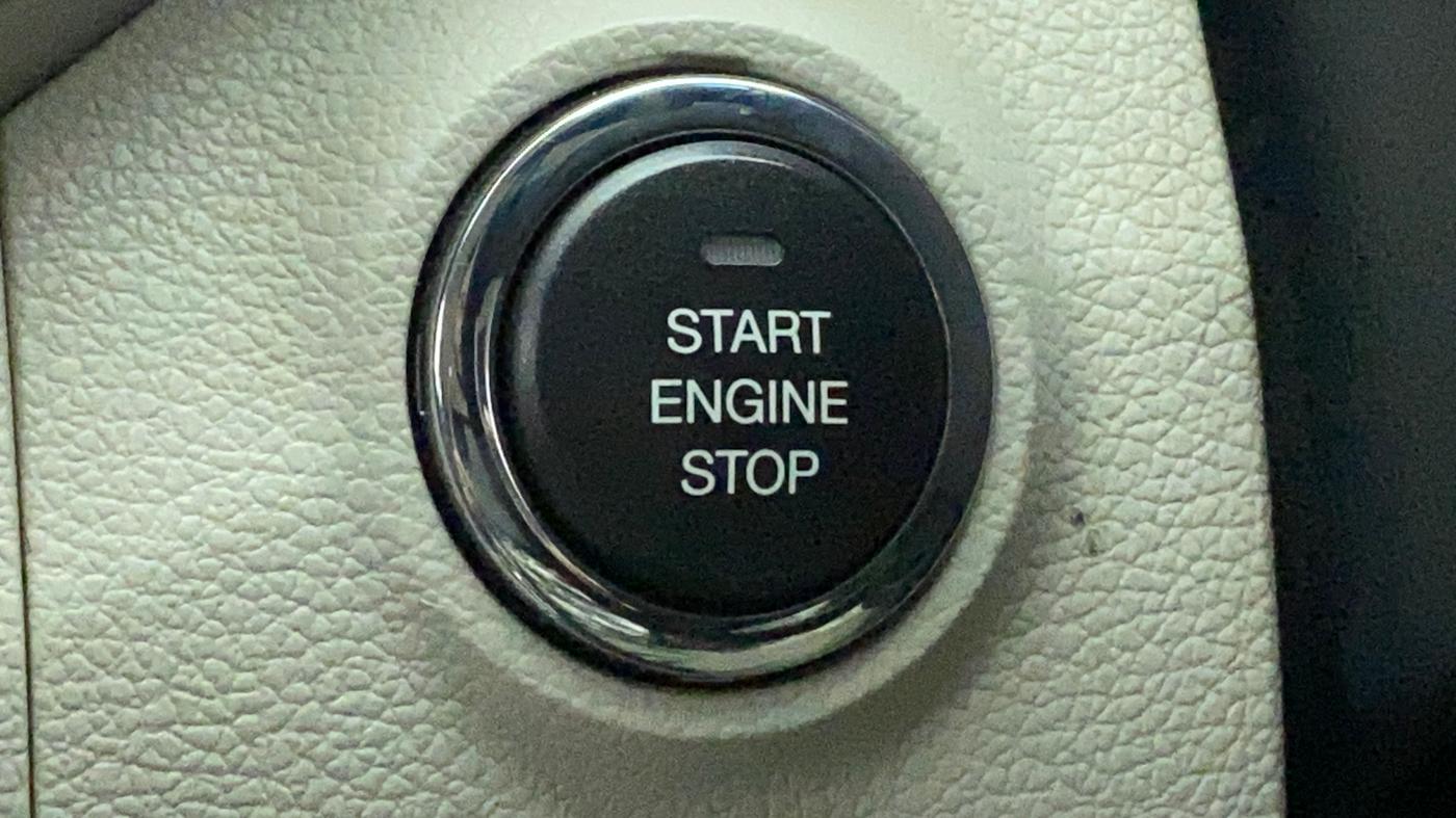 2020 Mahindra XUV300 W8 1.2 PETROL, Petrol, Manual, 55,334 km, Keyless Start/ Stop Button