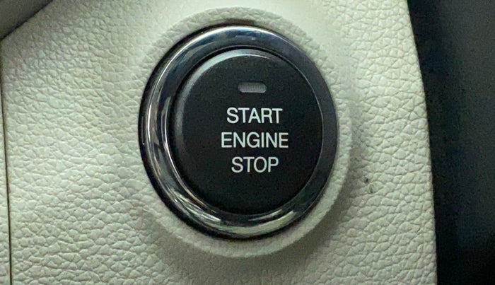2020 Mahindra XUV300 W8 1.2 PETROL, Petrol, Manual, 55,334 km, Keyless Start/ Stop Button