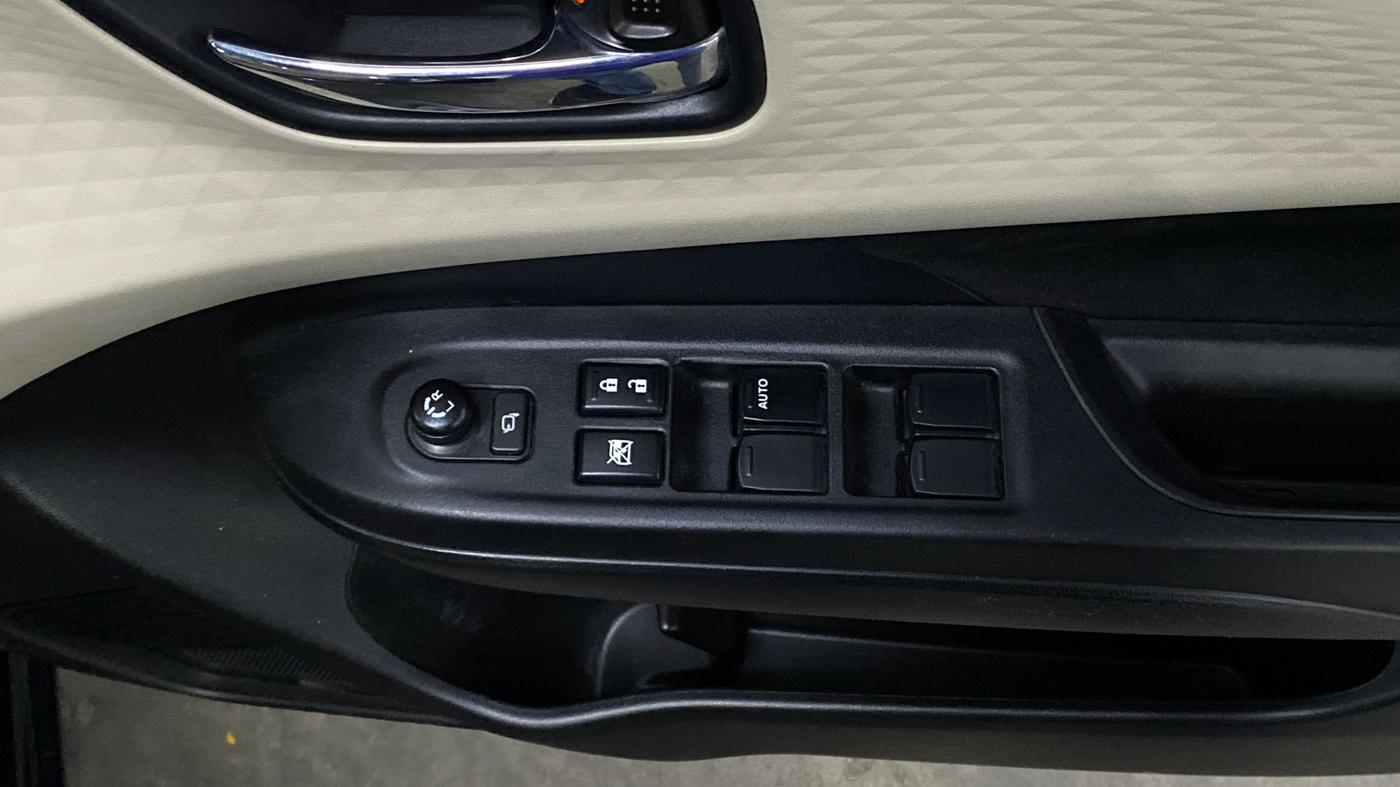 2025 Maruti Dzire ZXi Plus, Petrol, Manual, 19,187 km, Driver Side Door Panels Control