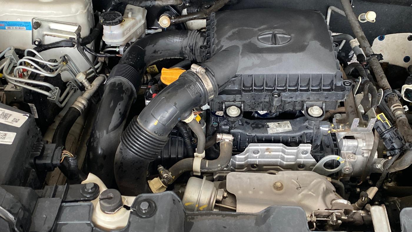 2023 Tata NEXON XZA PLUS LUX SUNROOF DUAL TONE PETROL, Petrol, Automatic, 32,350 km, Engine View - Right