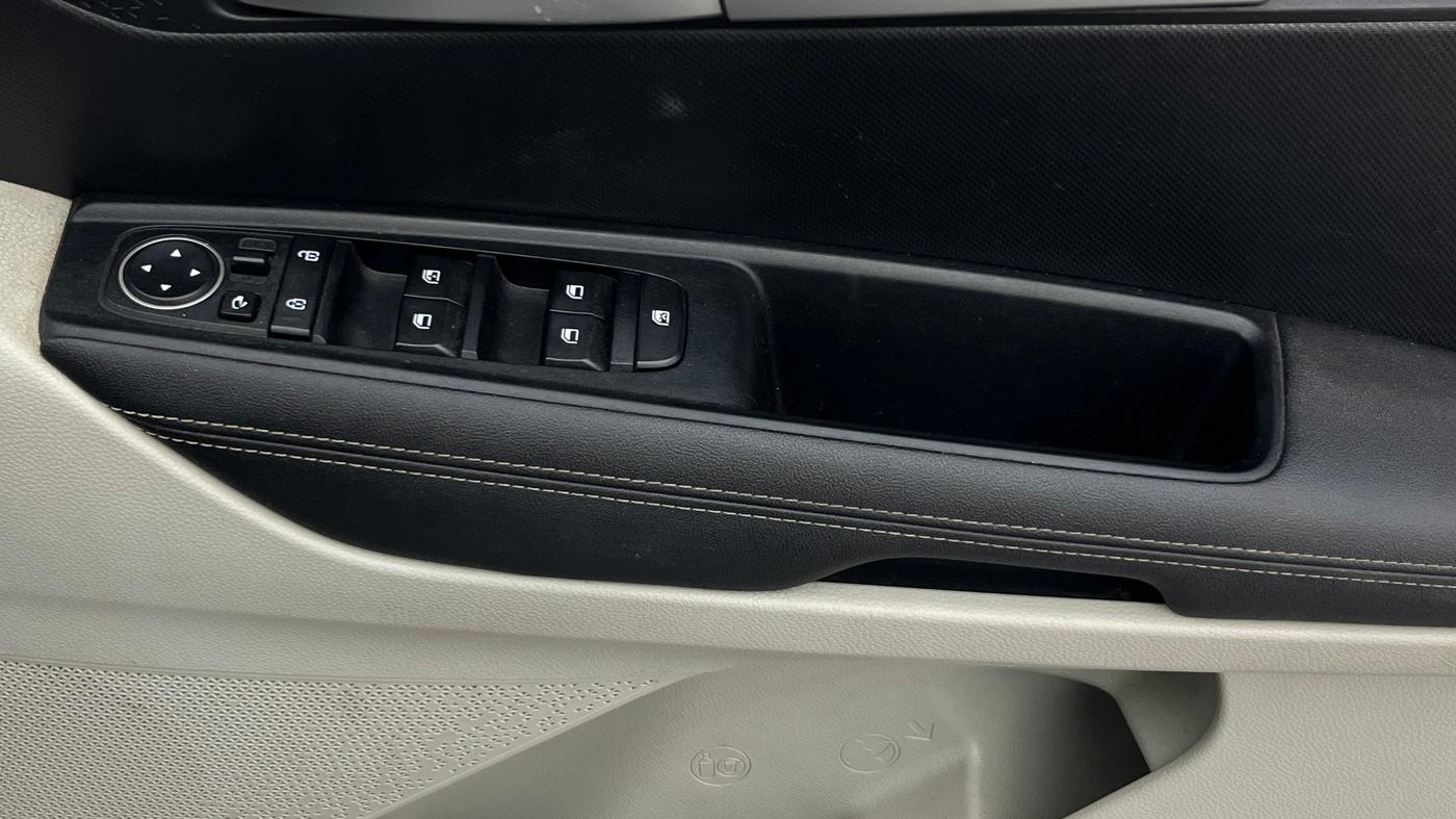 2022 KIA SONET HTX 1.0 IMT, Petrol, Manual, 41,476 km, Driver Side Door Panels Control