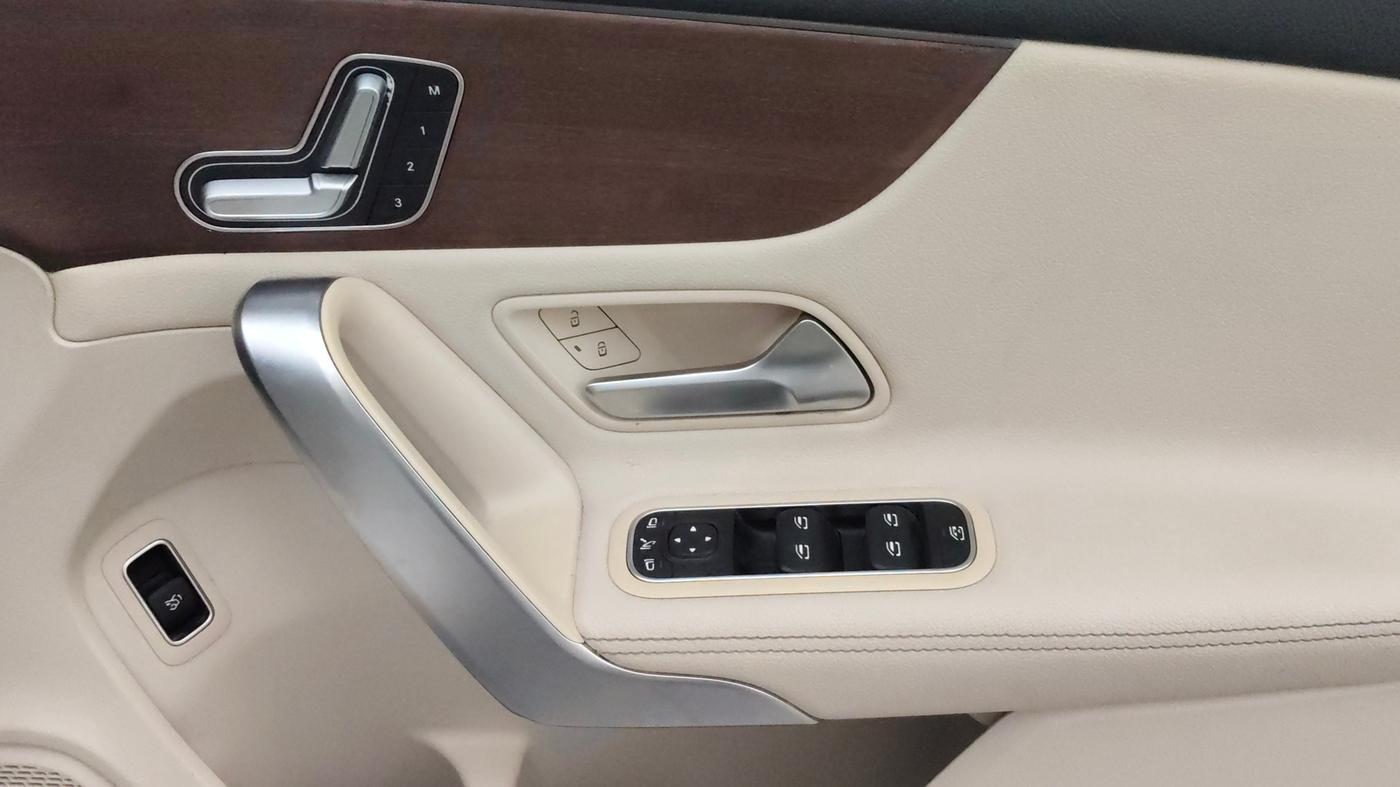 2022 Mercedes Benz A CLASS LIMOUSINE A 200d, Diesel, Automatic, 39,616 km, Driver Side Door Panels Control
