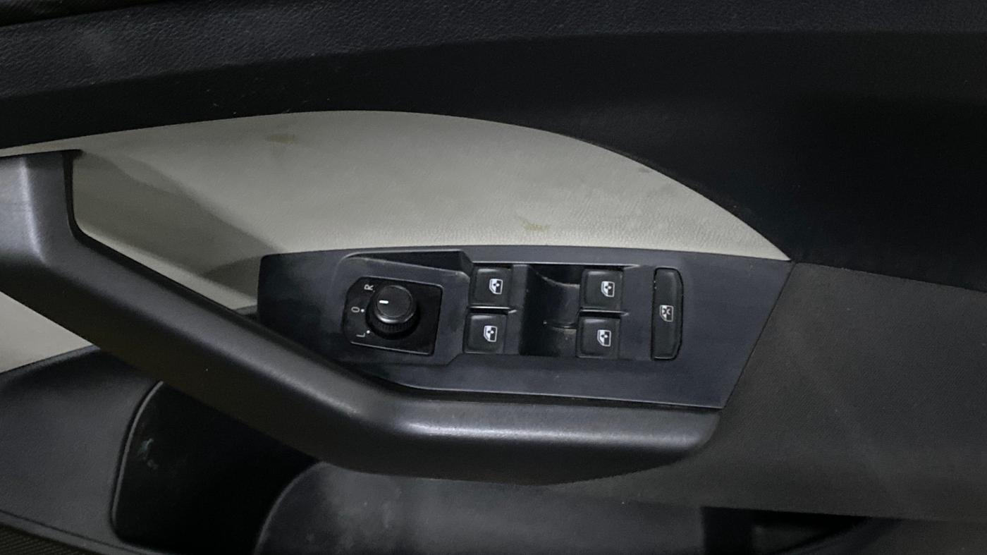 2021 Volkswagen TAIGUN COMFORTLINE 1.0 TSI MT, Petrol, Manual, 68,426 km, Driver Side Door Panels Control