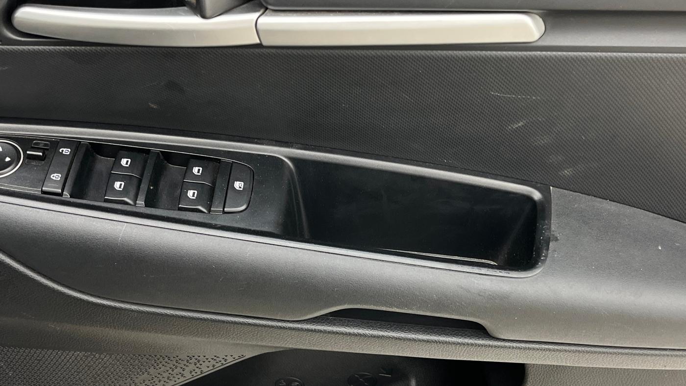 2024 KIA SONET HTK (O) 1.2 Petrol MT, Petrol, Manual, 19,227 km, Driver Side Door Panels Control